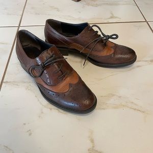 Ladies Oxford shoes